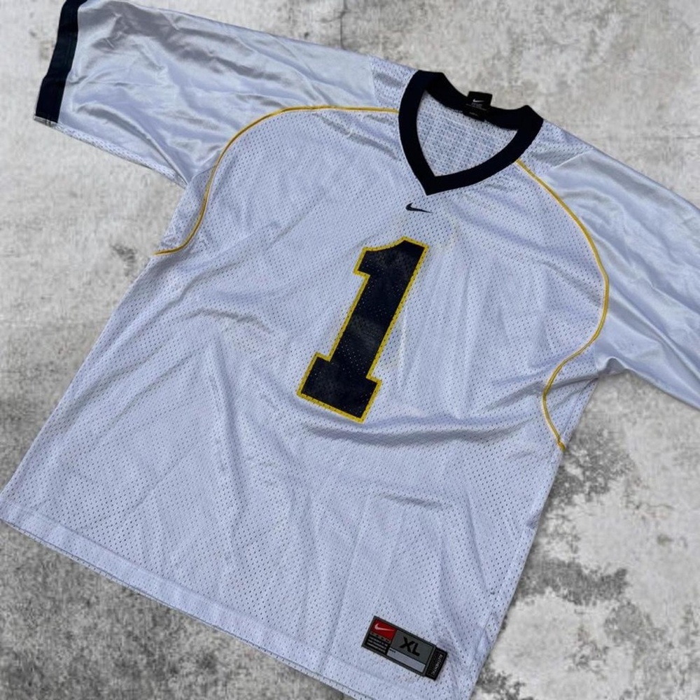 Vintage 2000s Nike Men’s Michigan Wolverines Football Jersey